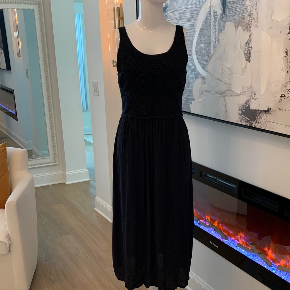 Sleeveless Gauze Black Midi Dress with Crochet Bodice